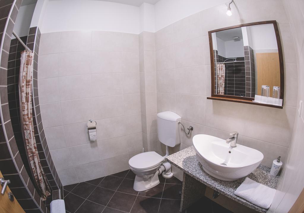 Central Apartman Sopron Buitenkant foto