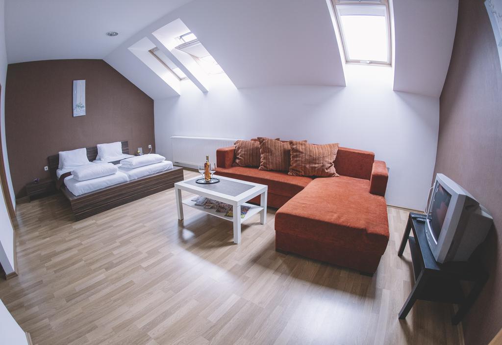 Central Apartman Sopron Buitenkant foto
