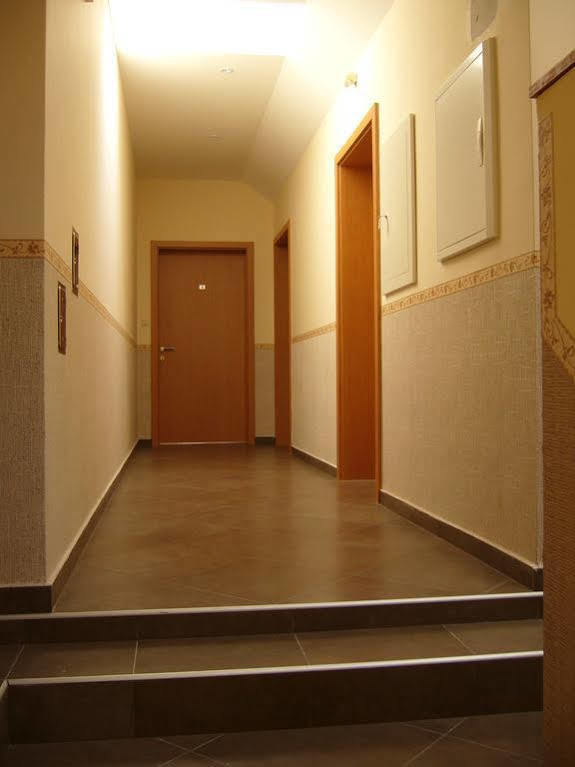 Central Apartman Sopron Buitenkant foto