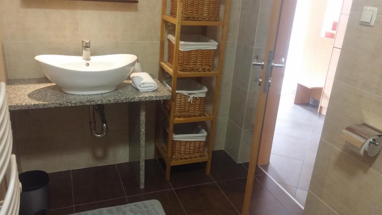 Central Apartman Sopron Buitenkant foto