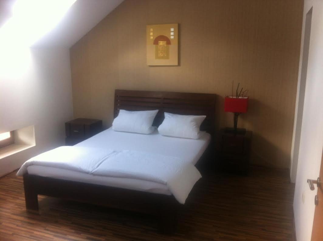 Central Apartman Sopron Buitenkant foto