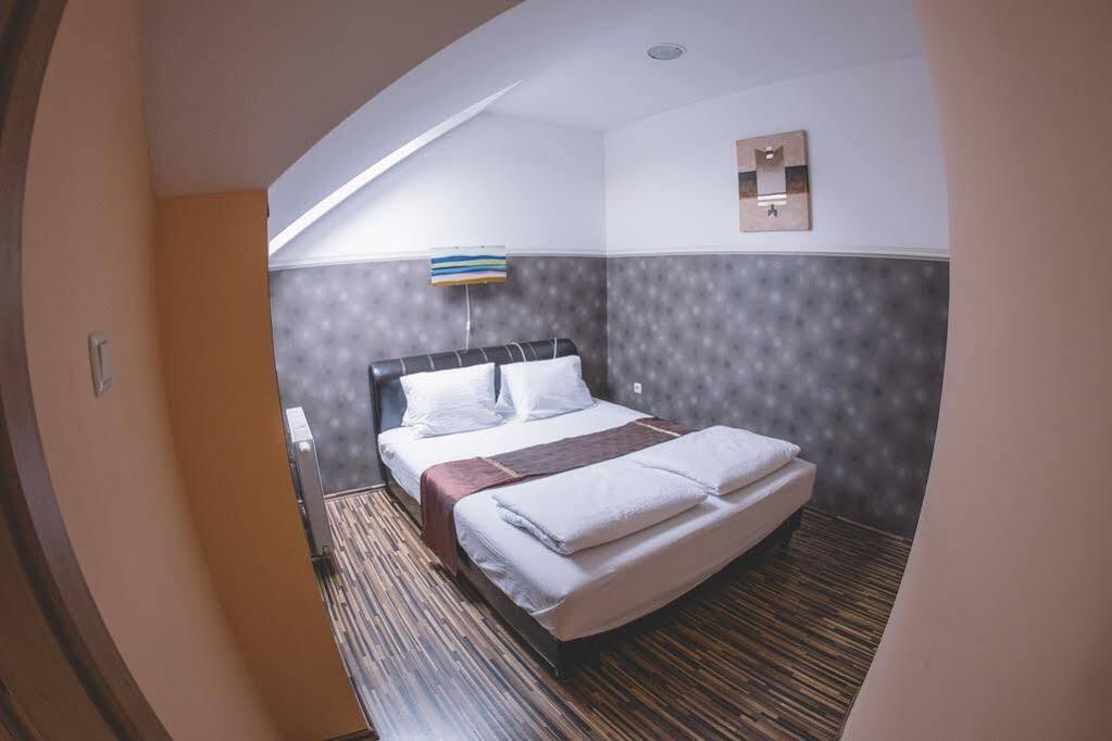 Central Apartman Sopron Buitenkant foto