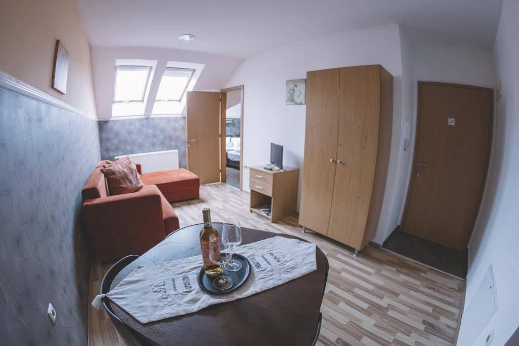 Central Apartman Sopron Buitenkant foto