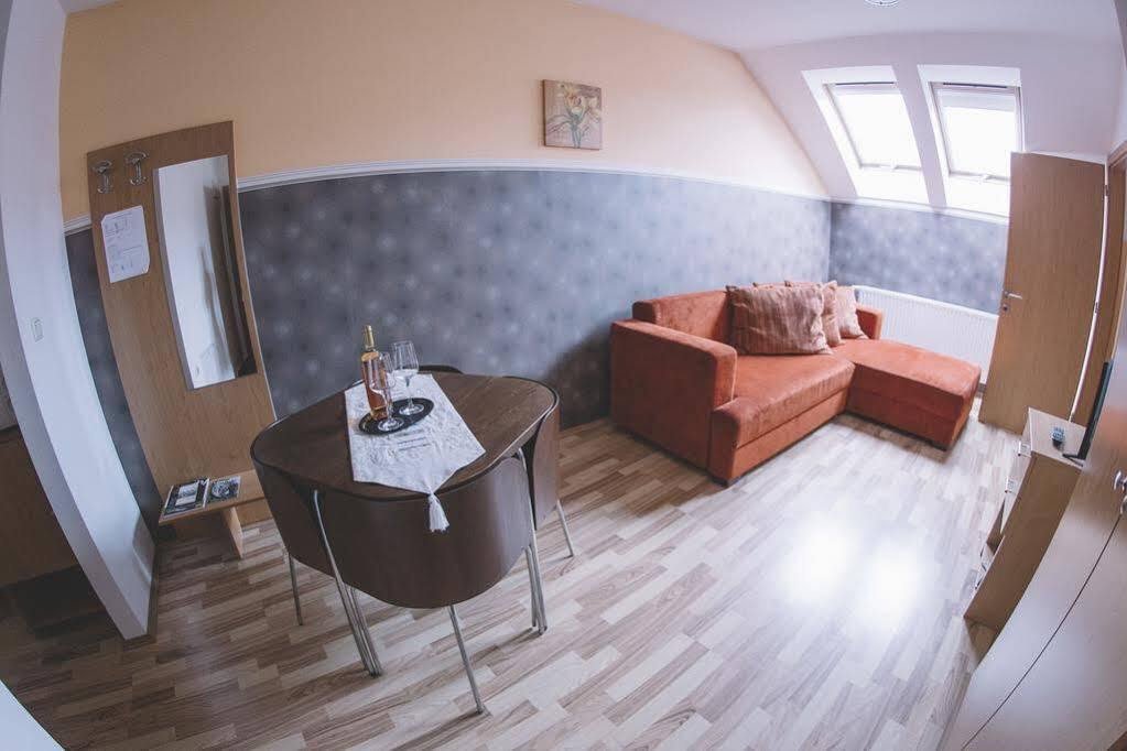 Central Apartman Sopron Buitenkant foto