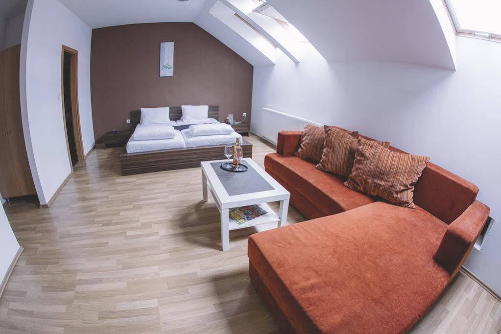 Central Apartman Sopron Buitenkant foto